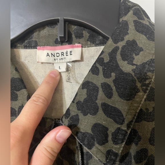 Andree by Unit Green Raw Hem Denim Jacket Green Leopard Print Button Size Large - Picture 2 of 6